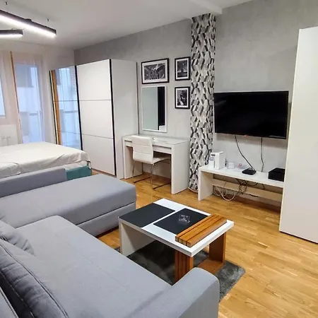 Mac Aviator Center Two Double Bed * Ni