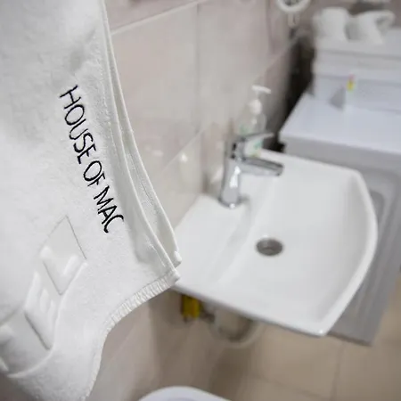 Mac Aviator Center Two Double Bed