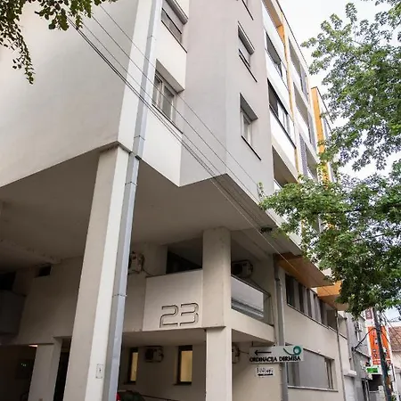 Mac Aviator Center Two Double Bed