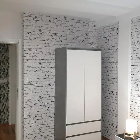 Mac Aviator Center Two Double Bed