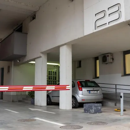 Mac Aviator Center Two Double Bed Ni