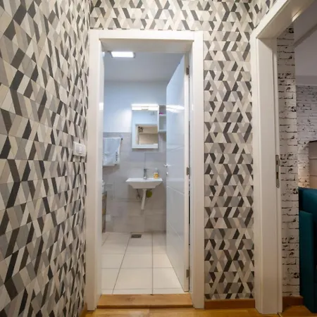 Mac Aviator Center Two Double Bed