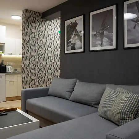 Mac Aviator Center Two Double Bed Ni