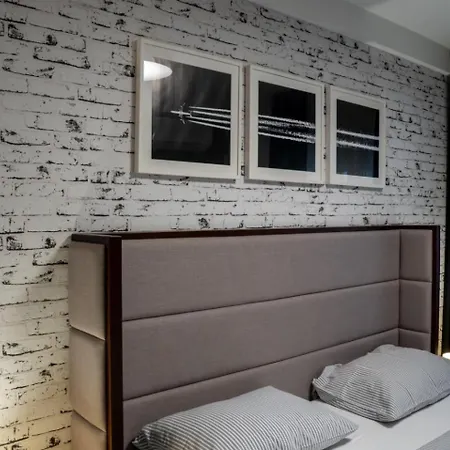 Mac Aviator Center Two Double Bed Apartament *