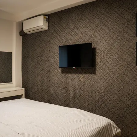 Mac Aviator Center Two Double Bed Ni