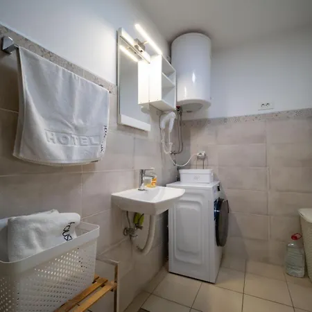 Mac Aviator Center Two Double Bed Apartament *