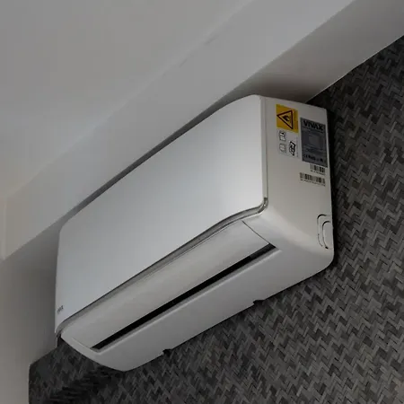 Mac Aviator Center Two Double Bed