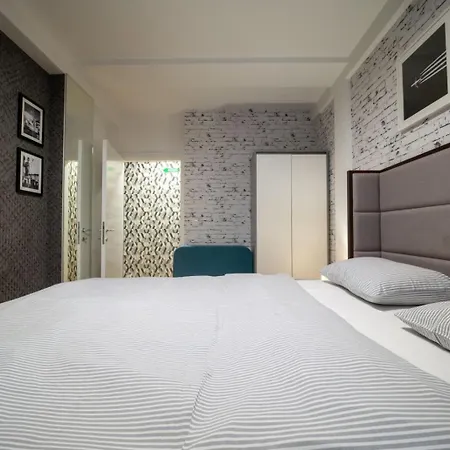 Mac Aviator Center Two Double Bed * Ni