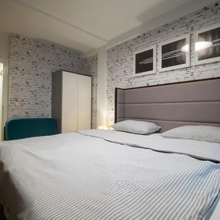 Mac Aviator Center Two Double Bed *