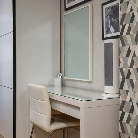 Mac Aviator Center Two Double Bed * Ni